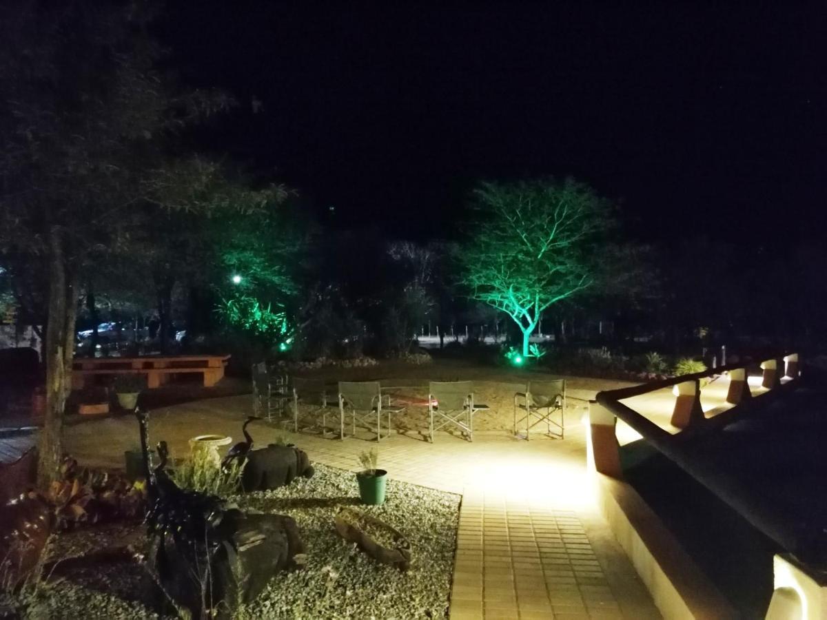 Lion'S Den Guesthouse Otjiwarongo Exterior photo
