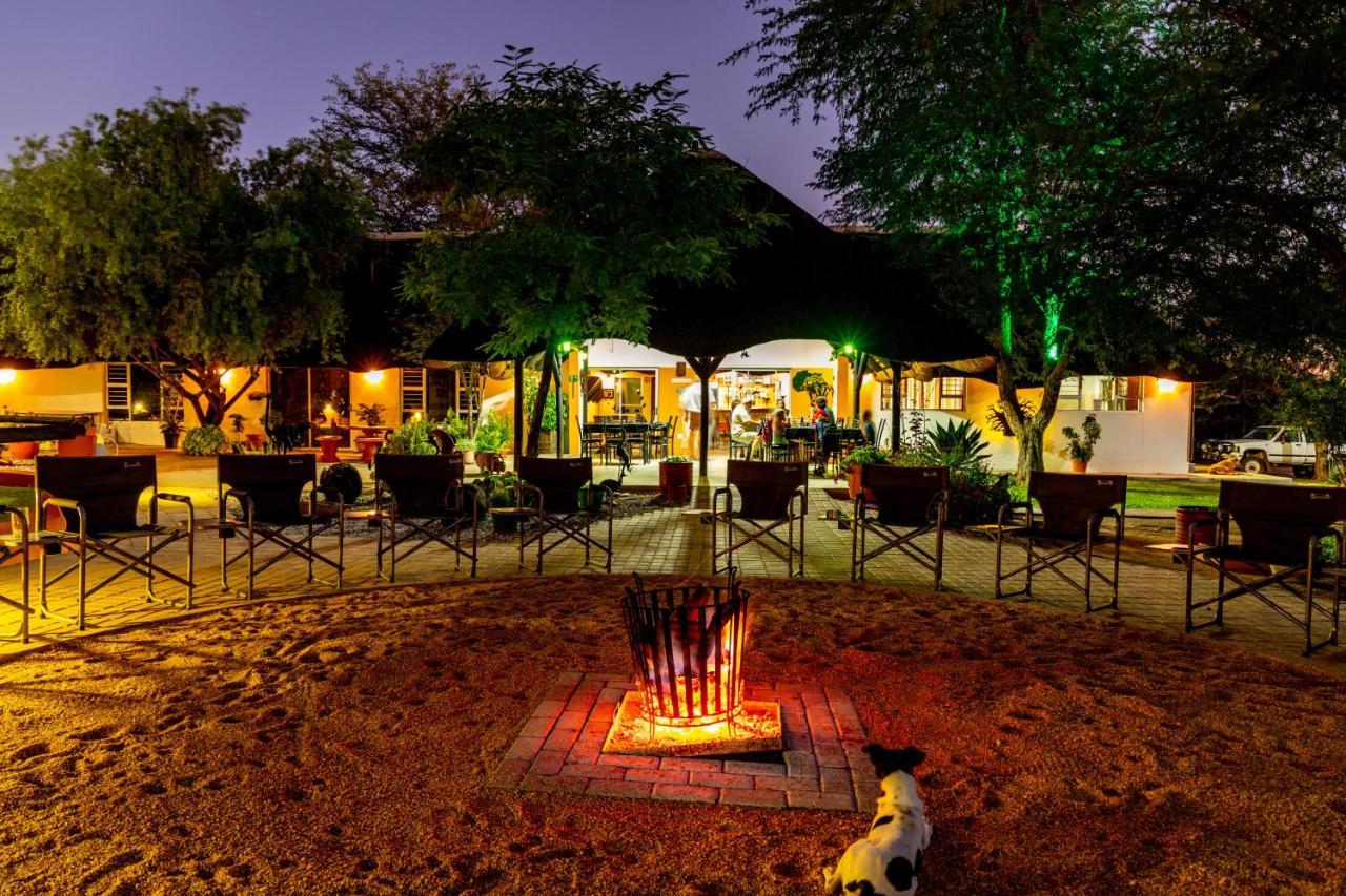 Lion'S Den Guesthouse Otjiwarongo Exterior photo