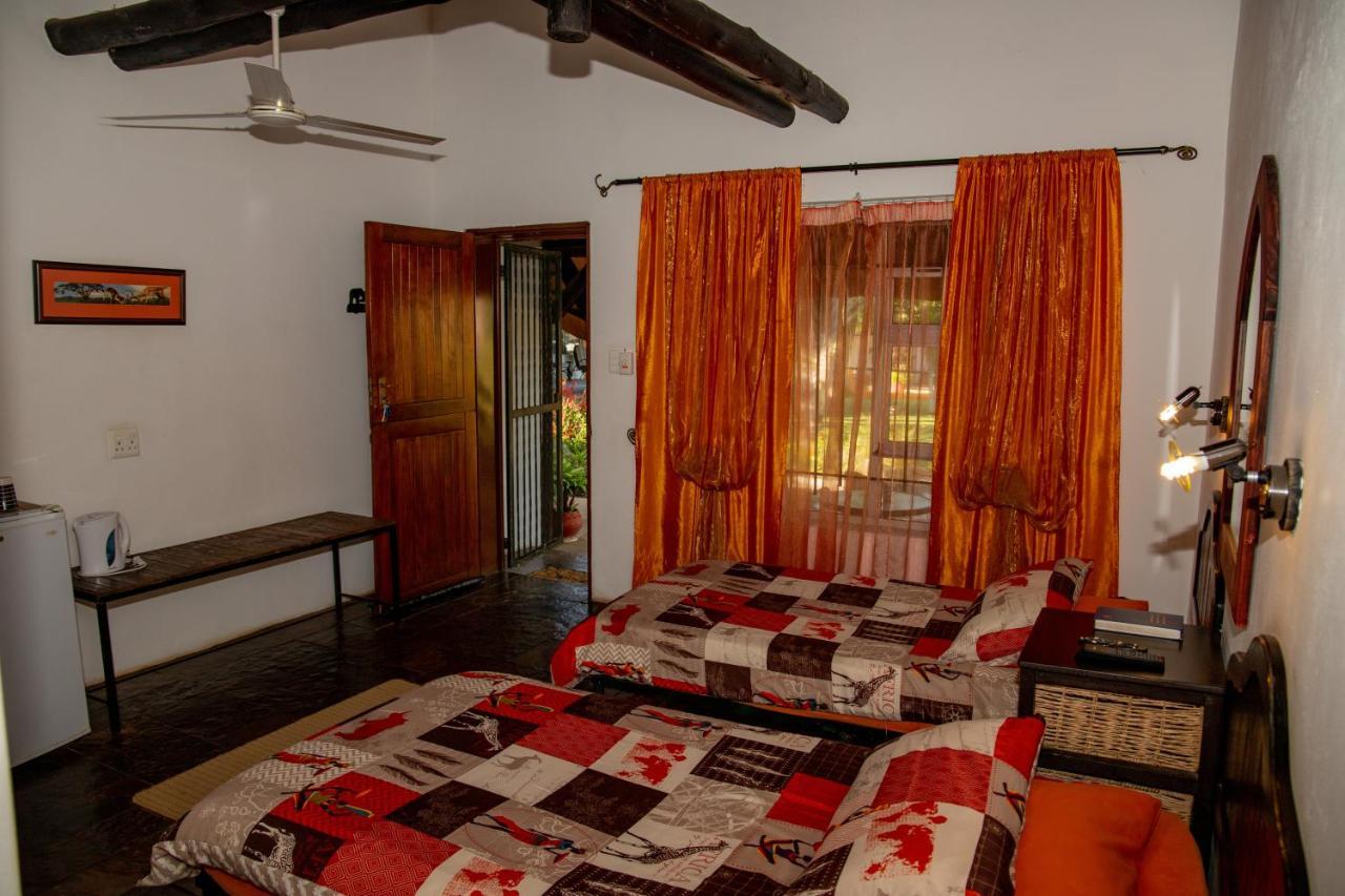 Lion'S Den Guesthouse Otjiwarongo Exterior photo